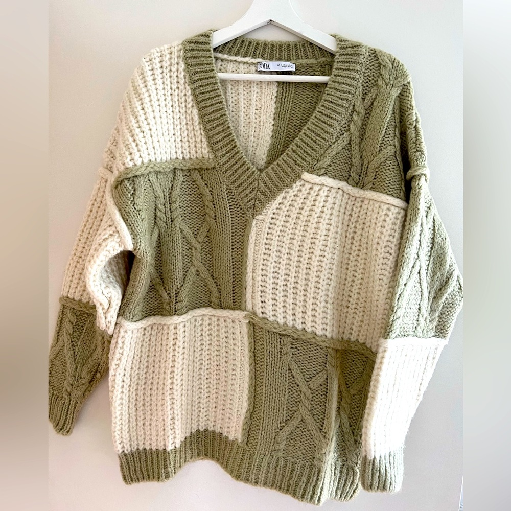ZARA - NWOT Vintage Green & White Knitted Sweater
